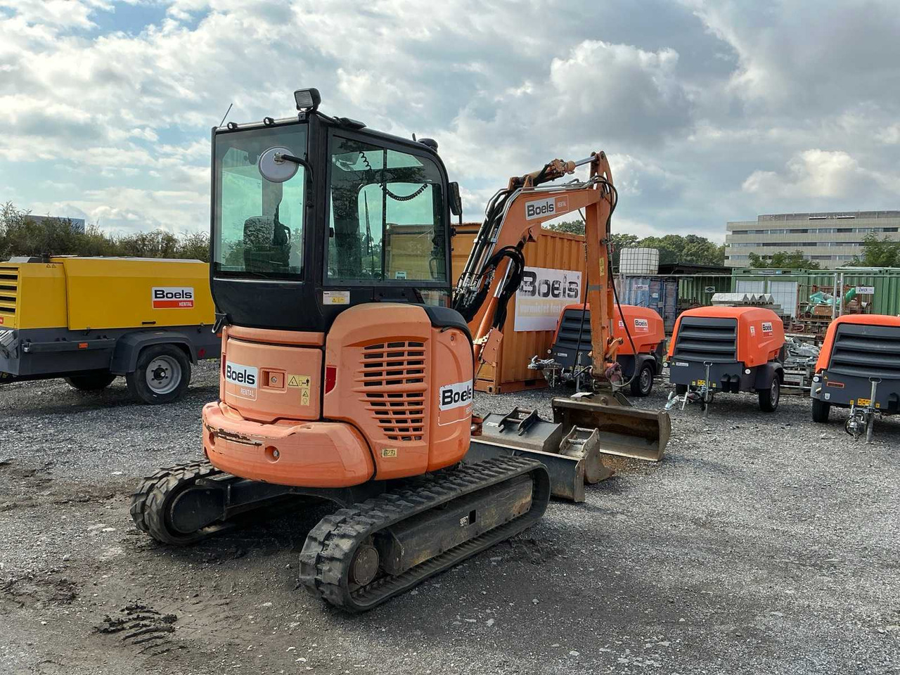 Komatsu PC35MR-5 - حفار زاحف: صورة 3 Komatsu PC35MR-5 - حفار زاحف: صورة 3