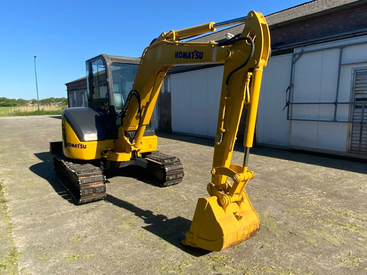 Komatsu PC40MR-3 - حفار زاحف: صورة 1 Komatsu PC40MR-3 - حفار زاحف: صورة 1