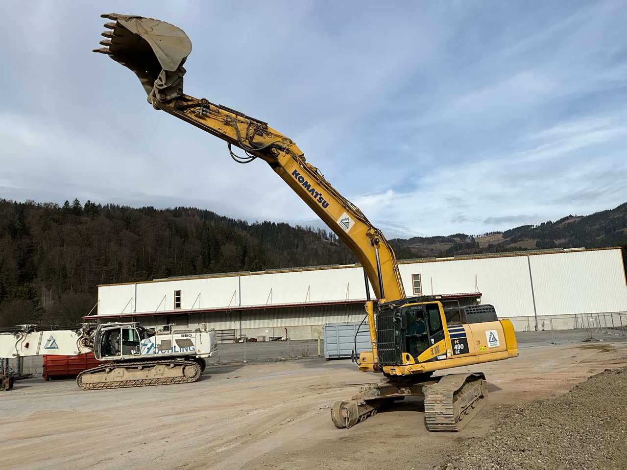 Komatsu PC490LC-10 - حفار زاحف: صورة 3 Komatsu PC490LC-10 - حفار زاحف: صورة 3