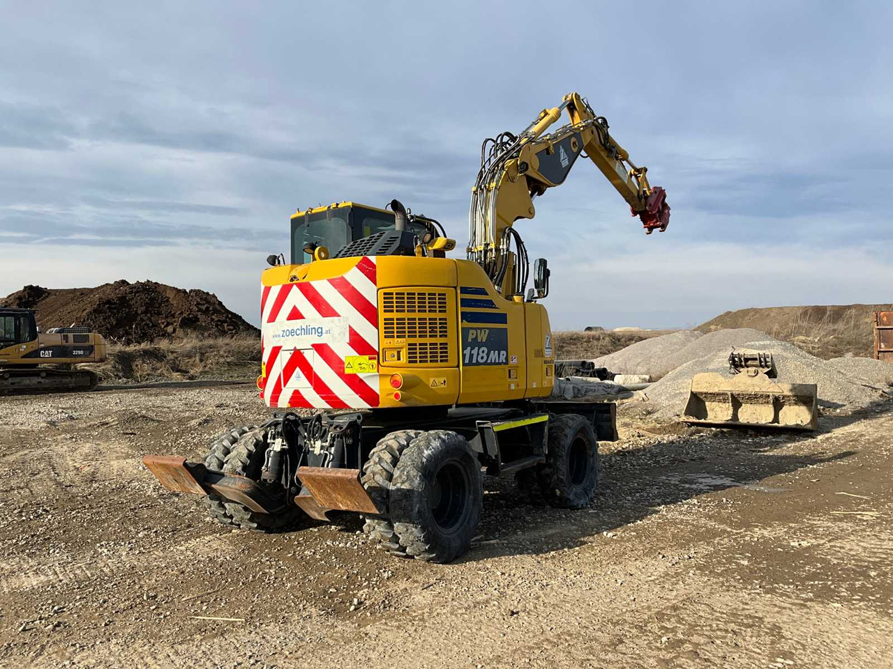 Komatsu PW118MR-11 - حفار ذو عجلات: صورة 1 Komatsu PW118MR-11 - حفار ذو عجلات: صورة 1