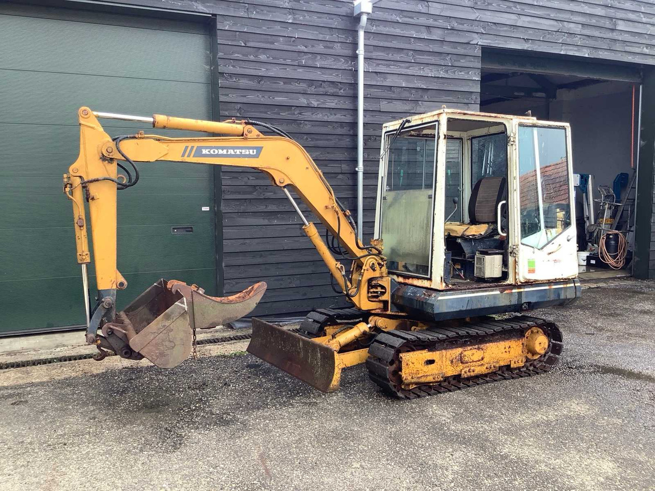 Komatsu pc30 - حفار صغير: صورة 1 Komatsu pc30 - حفار صغير: صورة 1
