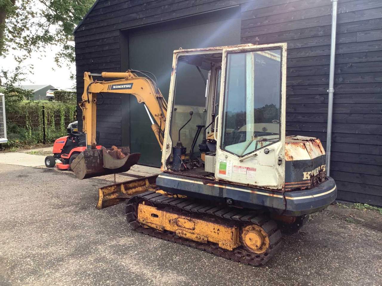 Komatsu pc30 - حفار صغير: صورة 2 Komatsu pc30 - حفار صغير: صورة 2