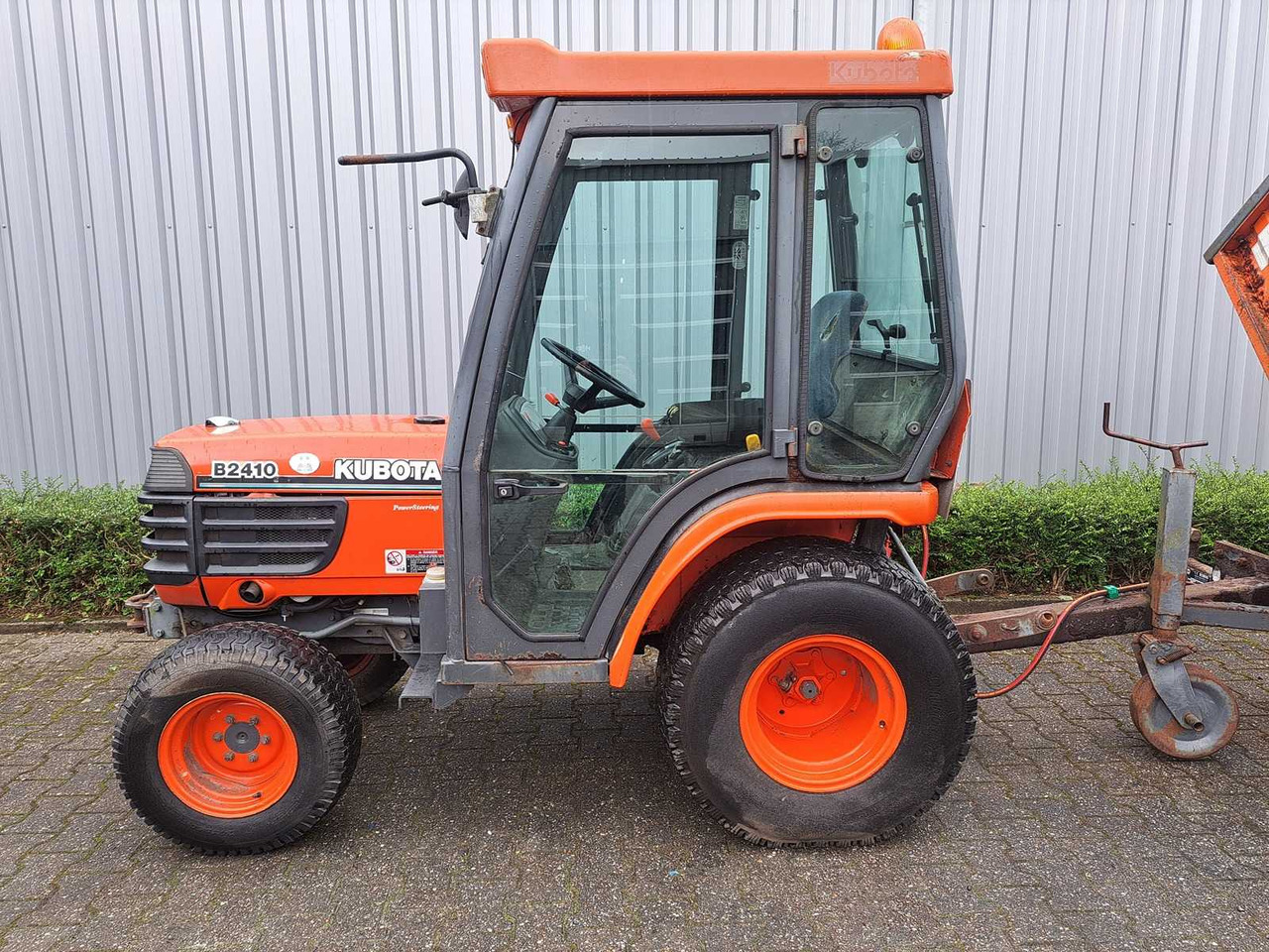 Kubota B2410 - جرار صغير: صورة 4 Kubota B2410 - جرار صغير: صورة 4