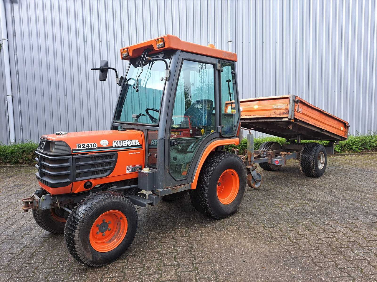 Kubota B2410 - جرار صغير: صورة 1 Kubota B2410 - جرار صغير: صورة 1