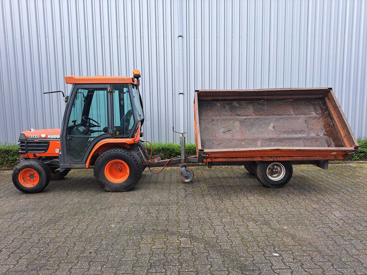 Kubota B2410 - جرار صغير: صورة 3 Kubota B2410 - جرار صغير: صورة 3