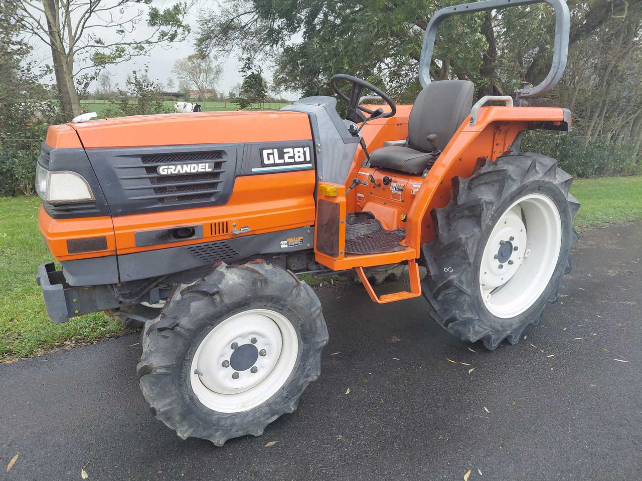 Kubota GL281 - جرار صغير: صورة 1 Kubota GL281 - جرار صغير: صورة 1