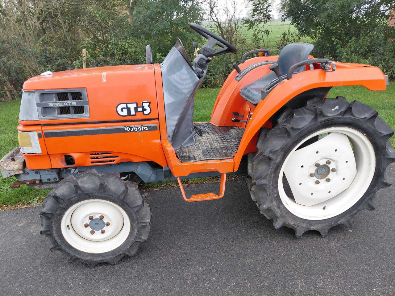 Kubota GT3 - جرار صغير: صورة 1 Kubota GT3 - جرار صغير: صورة 1