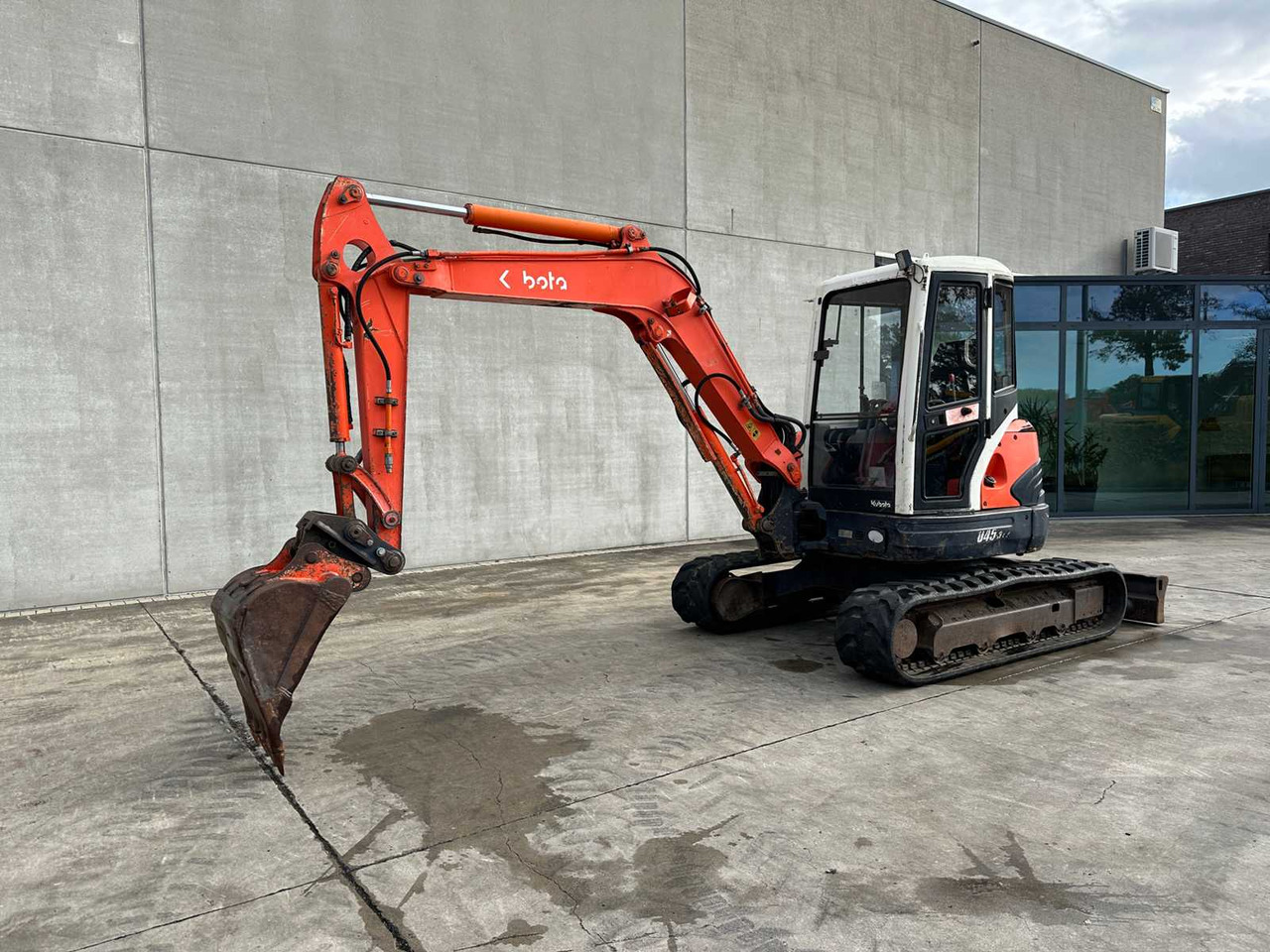 Kubota KUBOTA - 2005 - U45 - 3 - MIDI EXCAVATOR - حفار زاحف: صورة 1 Kubota KUBOTA - 2005 - U45 - 3 - MIDI EXCAVATOR - حفار زاحف: صورة 1