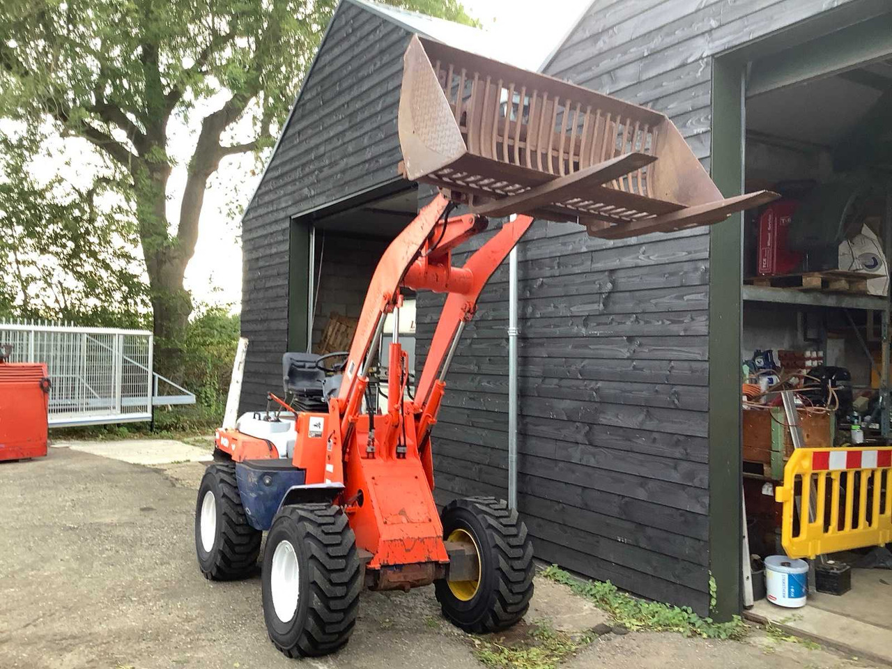 Kubota R420 - اللودر بعجل: صورة 5 Kubota R420 - اللودر بعجل: صورة 5