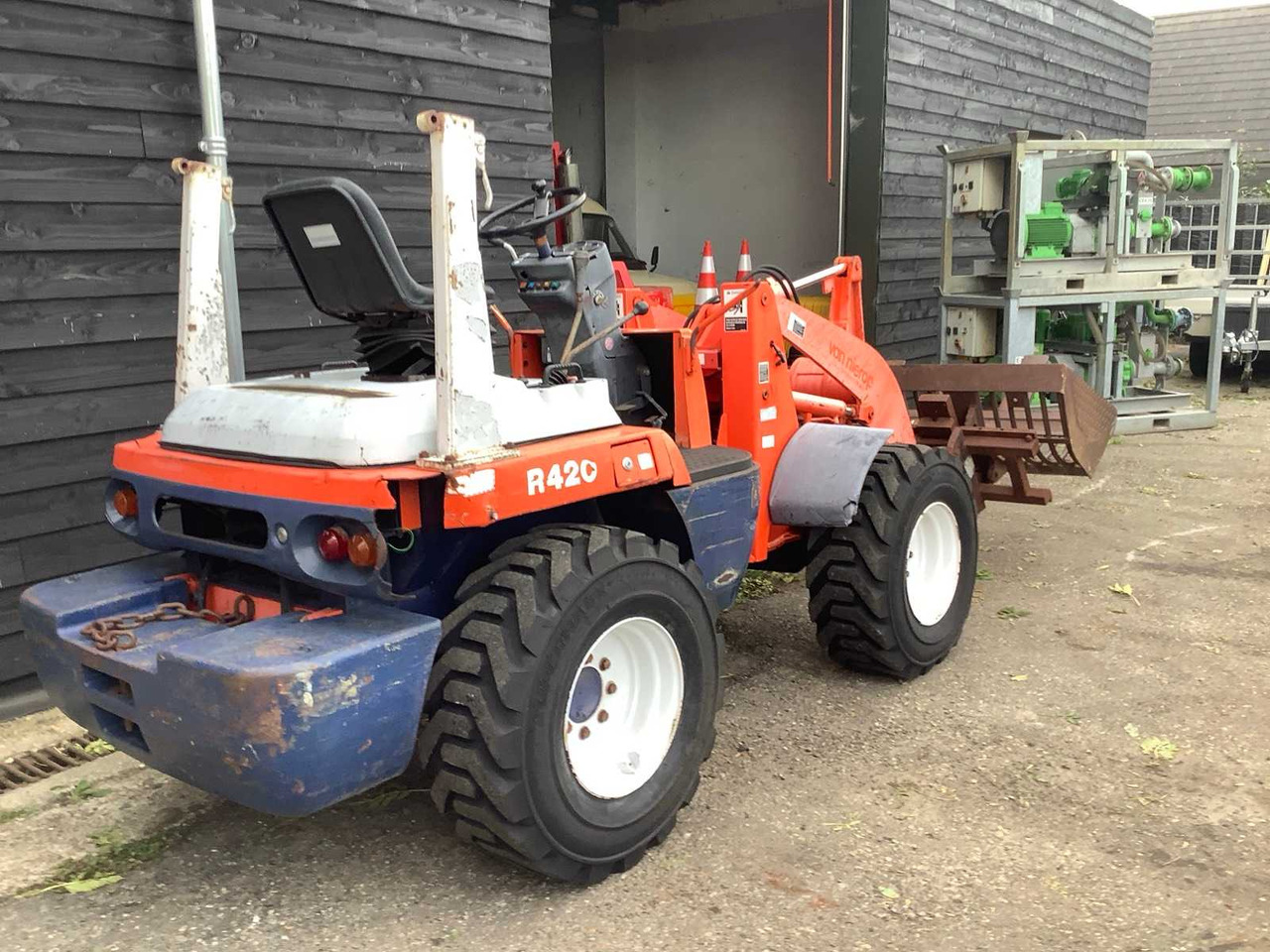 Kubota R420 - اللودر بعجل: صورة 2 Kubota R420 - اللودر بعجل: صورة 2