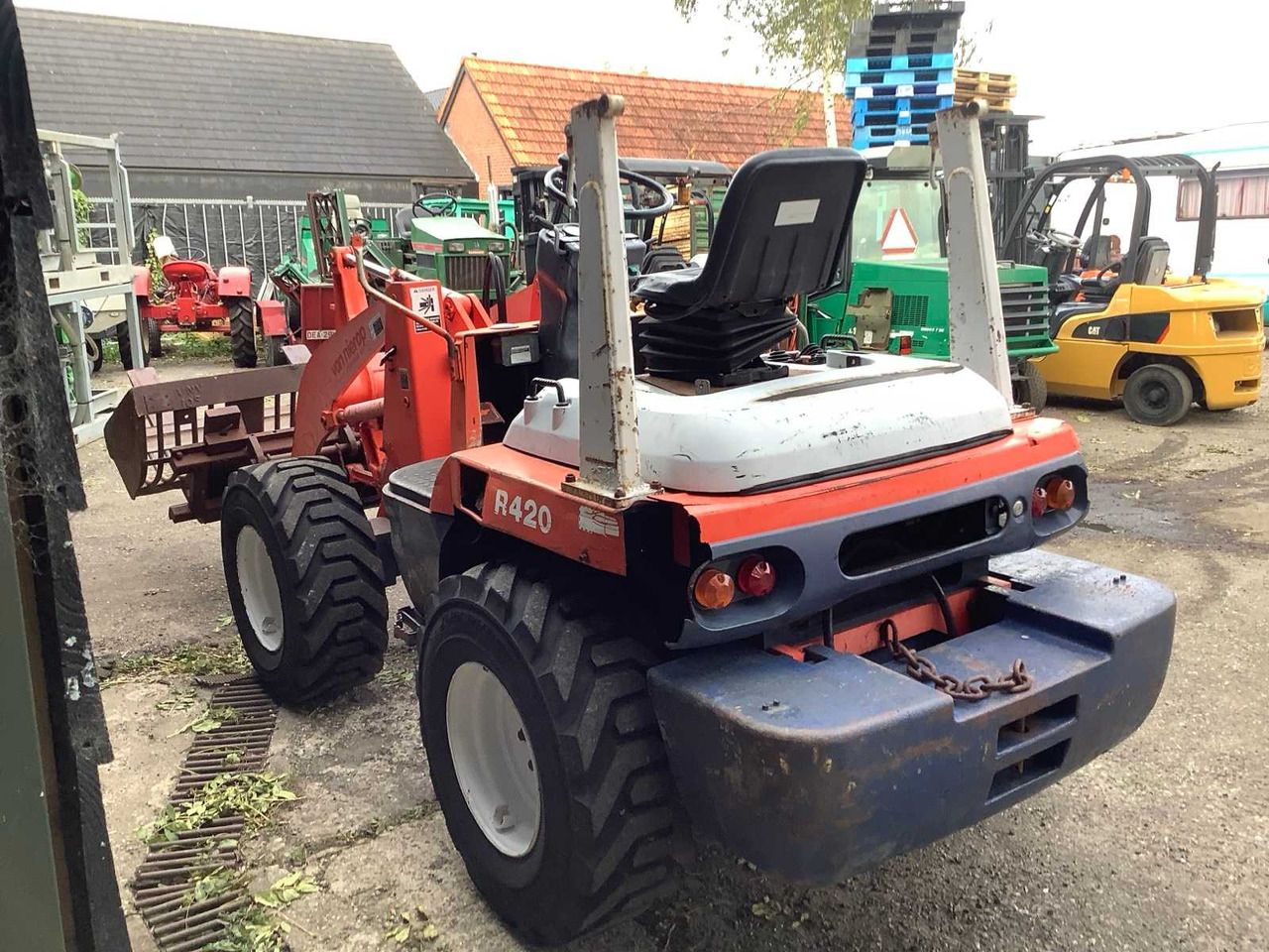 Kubota R420 - اللودر بعجل: صورة 4 Kubota R420 - اللودر بعجل: صورة 4