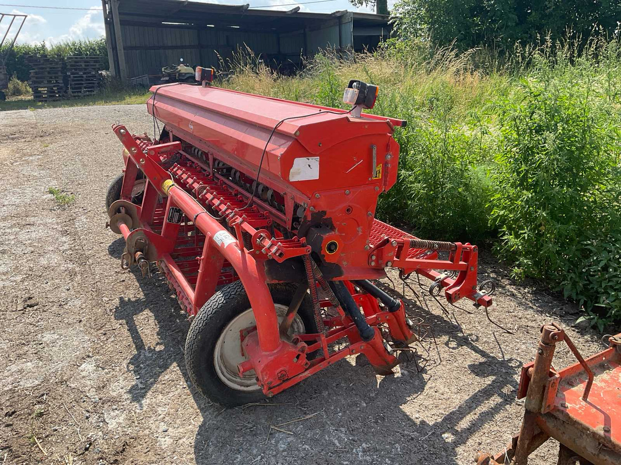 Kuhn K1353 - آلة بذر: صورة 4 Kuhn K1353 - آلة بذر: صورة 4
