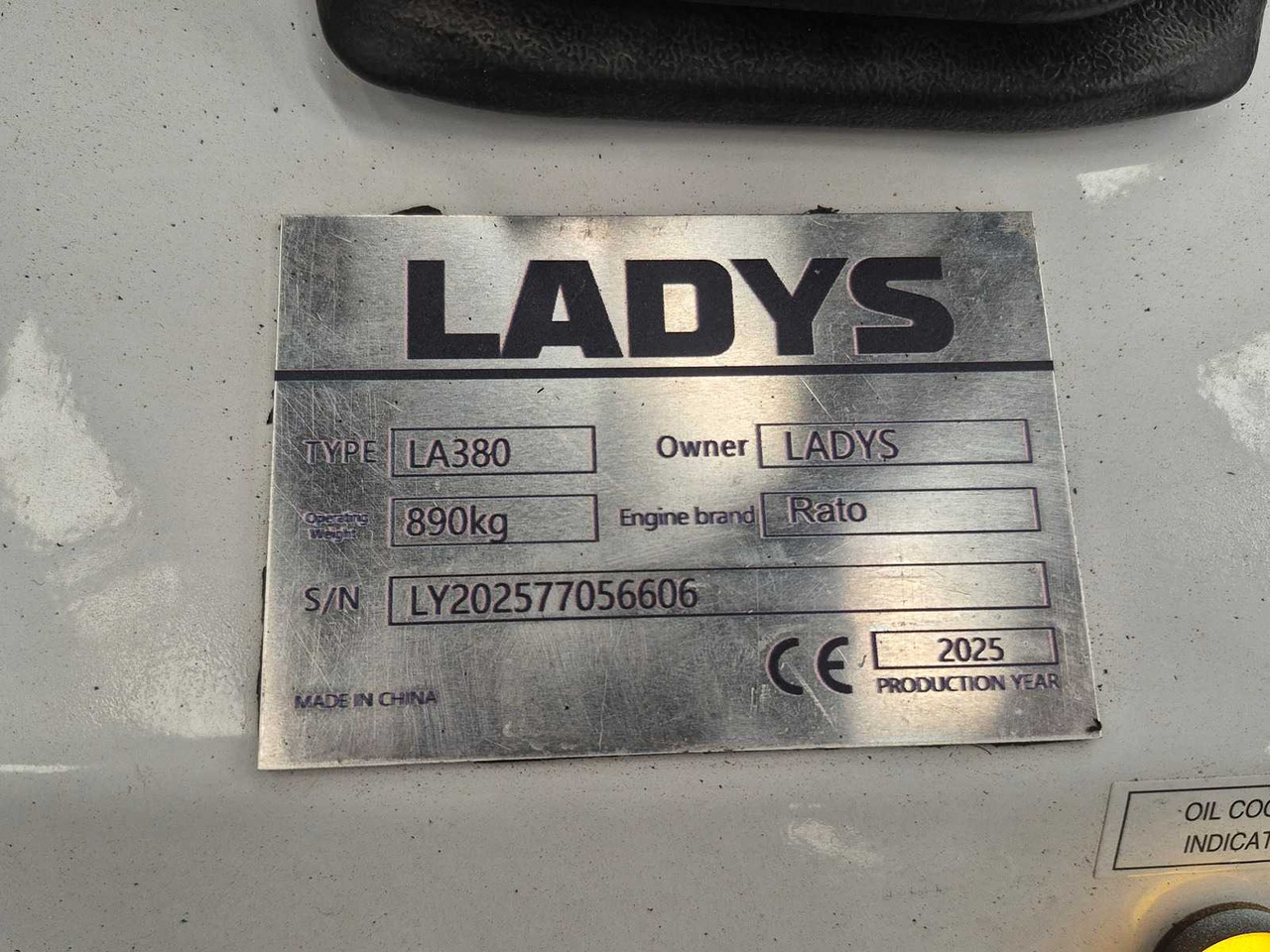 LADYS - 2025 - LA380 - SKID STEER LOADER - اللودر المجنزر صغير: صورة 4 LADYS - 2025 - LA380 - SKID STEER LOADER - اللودر المجنزر صغير: صورة 4