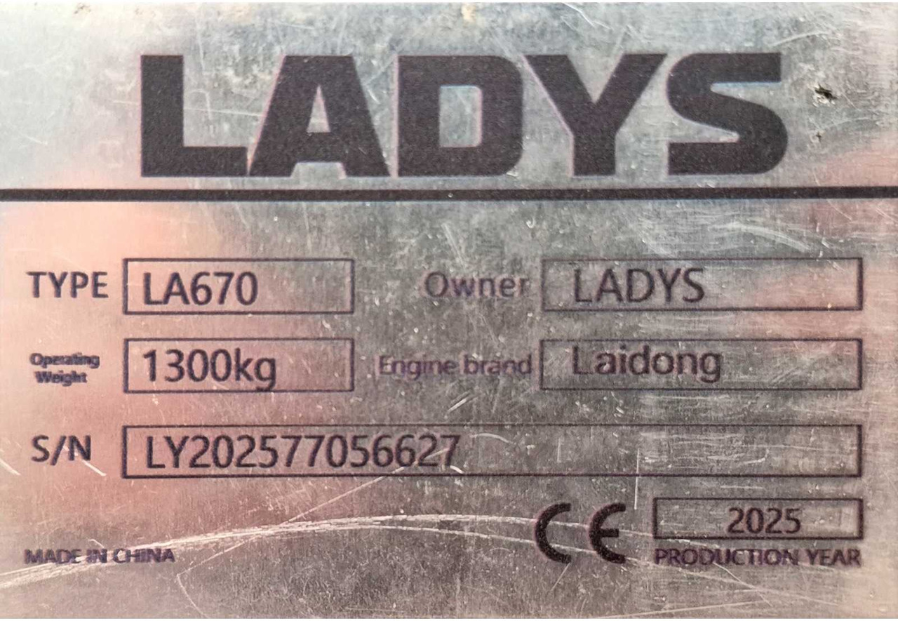 LADYS - 2025 - LA670 - SKID STEER LOADER - اللودر المجنزر صغير: صورة 5 LADYS - 2025 - LA670 - SKID STEER LOADER - اللودر المجنزر صغير: صورة 5