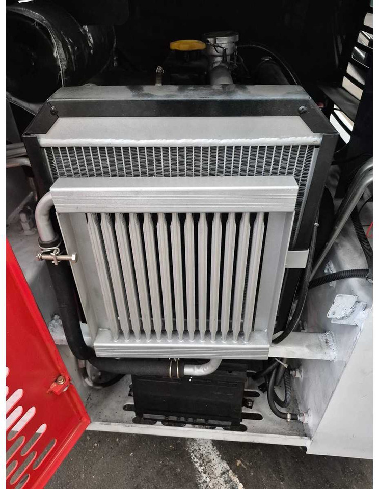 LADYS - 2025 - LA670 - SKID STEER LOADER - اللودر المجنزر صغير: صورة 4 LADYS - 2025 - LA670 - SKID STEER LOADER - اللودر المجنزر صغير: صورة 4