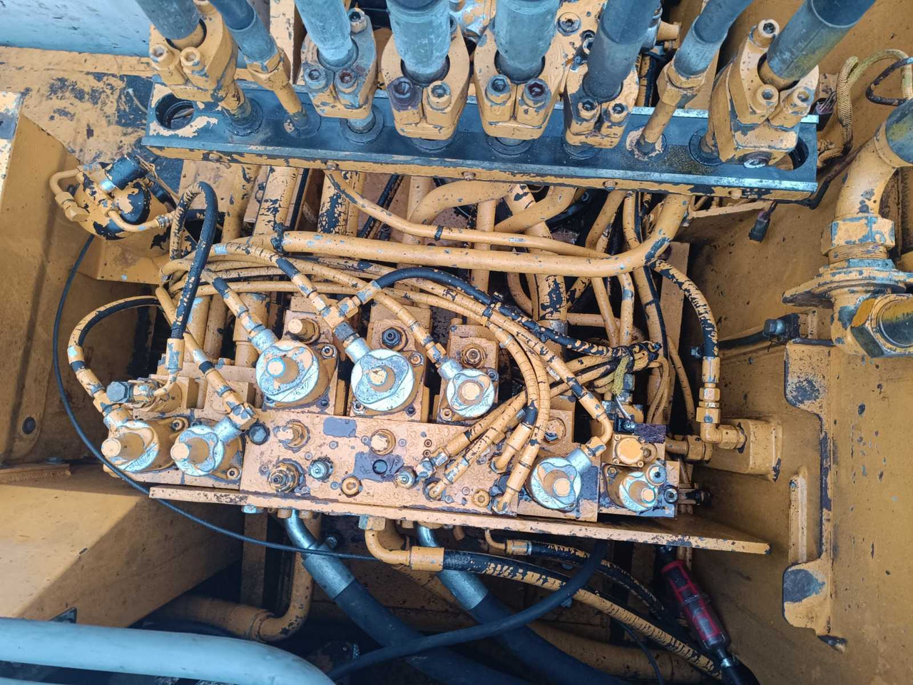 حفّار LIEBHERR - 2001 - R924 - TRACKED EXCAVATOR: صورة 21