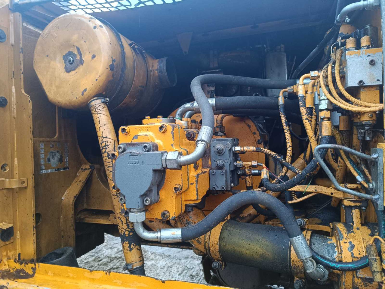 حفّار LIEBHERR - 2001 - R924 - TRACKED EXCAVATOR: صورة 24