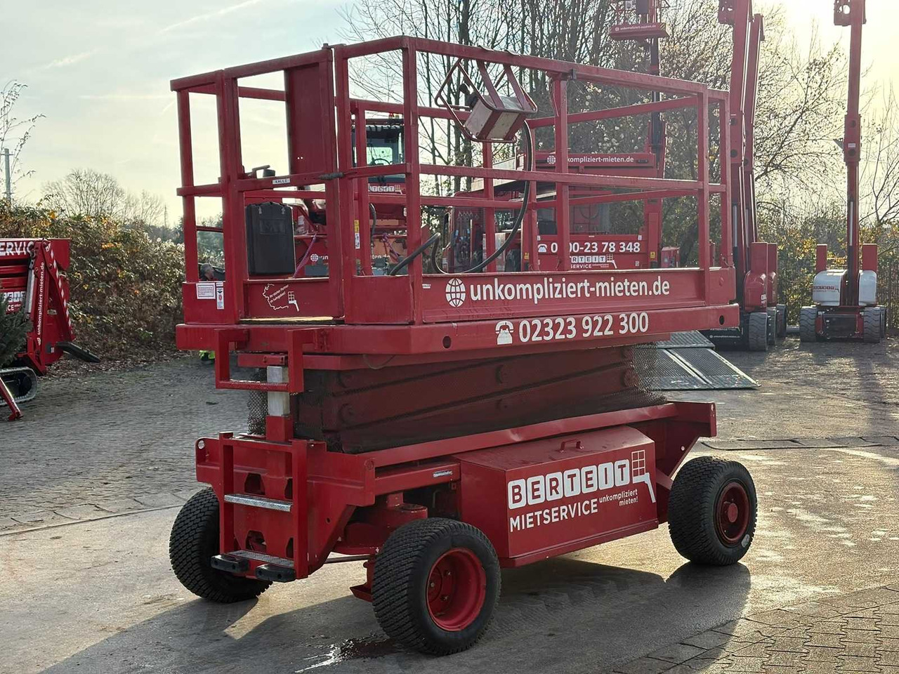 LIFTLUX - SL 83-16 - LIFTLUX SL 83-16 - 1995 - منصة جومحمولةية: صورة 1 LIFTLUX - SL 83-16 - LIFTLUX SL 83-16 - 1995 - منصة جومحمولةية: صورة 1