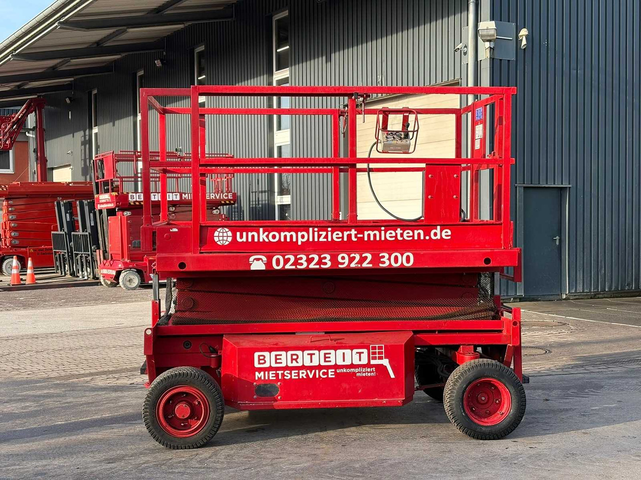 LIFTLUX - SL 83-16 - LIFTLUX SL 83-16 - 1995 - منصة جومحمولةية: صورة 2 LIFTLUX - SL 83-16 - LIFTLUX SL 83-16 - 1995 - منصة جومحمولةية: صورة 2