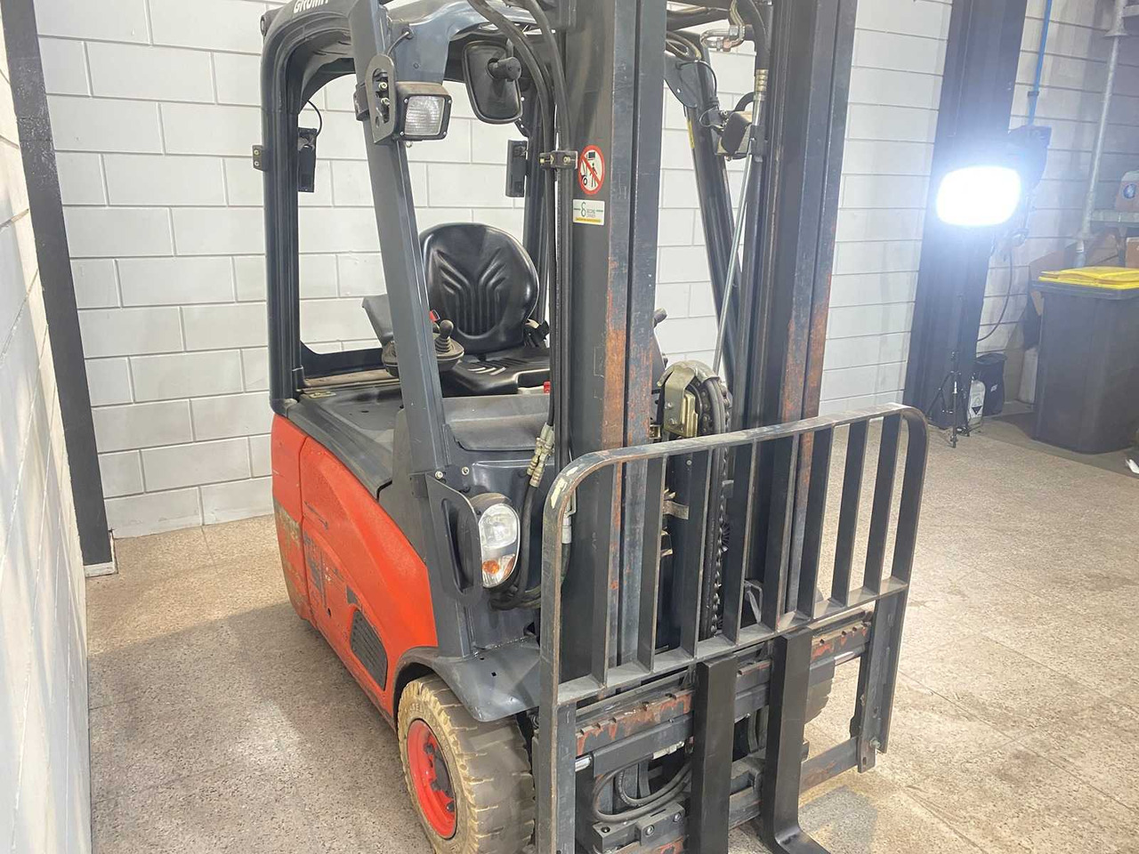 LINDE - E15 - FORKLIFT TRIPLEX - FREE-LIFT - SIDE-SHIFT - رافعة شوكية: صورة 3 LINDE - E15 - FORKLIFT TRIPLEX - FREE-LIFT - SIDE-SHIFT - رافعة شوكية: صورة 3