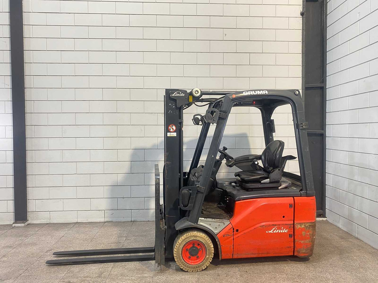 LINDE - E15 - FORKLIFT TRIPLEX - FREE-LIFT - SIDE-SHIFT - رافعة شوكية: صورة 2 LINDE - E15 - FORKLIFT TRIPLEX - FREE-LIFT - SIDE-SHIFT - رافعة شوكية: صورة 2