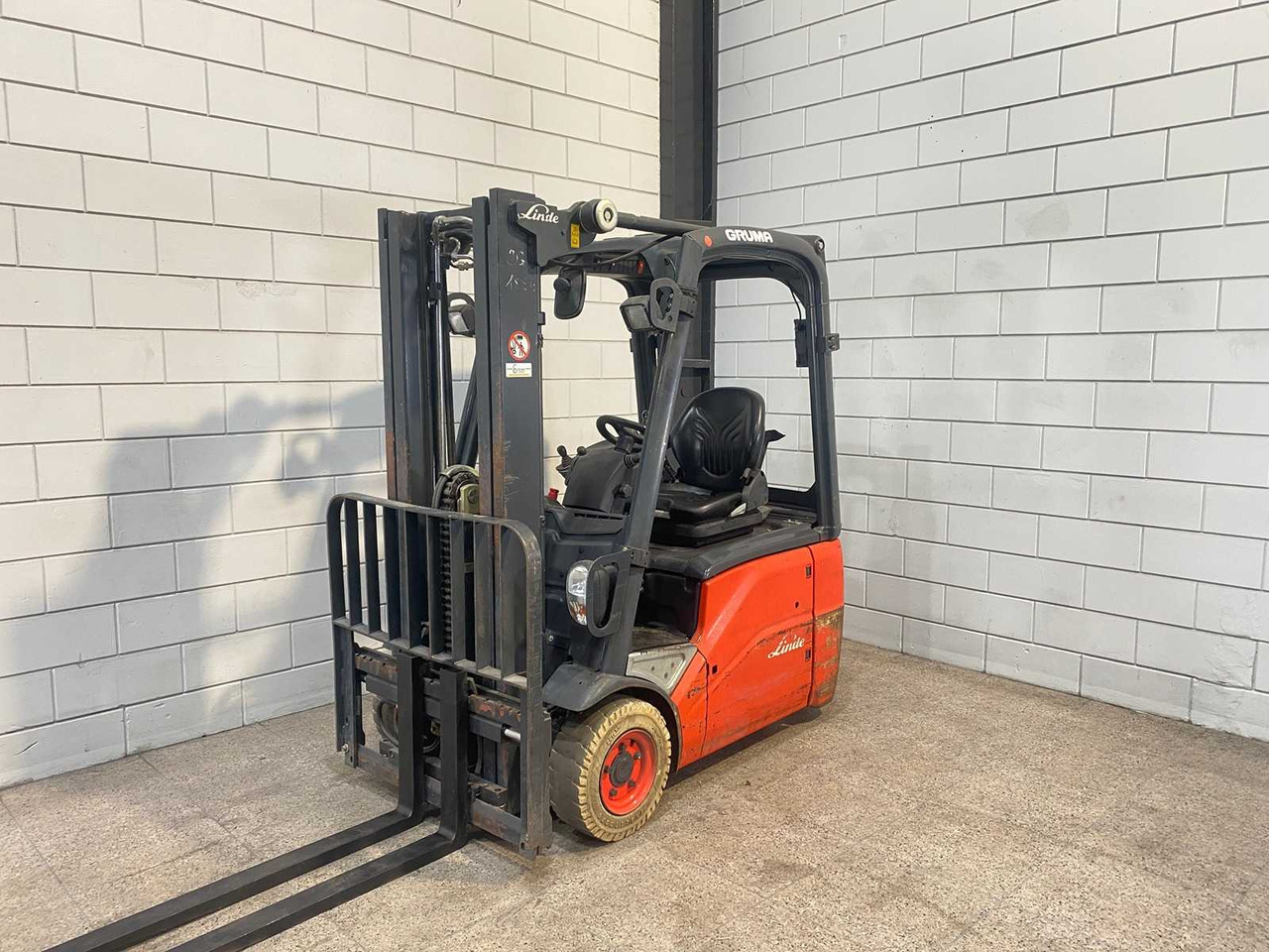 LINDE - E15 - FORKLIFT TRIPLEX - FREE-LIFT - SIDE-SHIFT - رافعة شوكية: صورة 1 LINDE - E15 - FORKLIFT TRIPLEX - FREE-LIFT - SIDE-SHIFT - رافعة شوكية: صورة 1