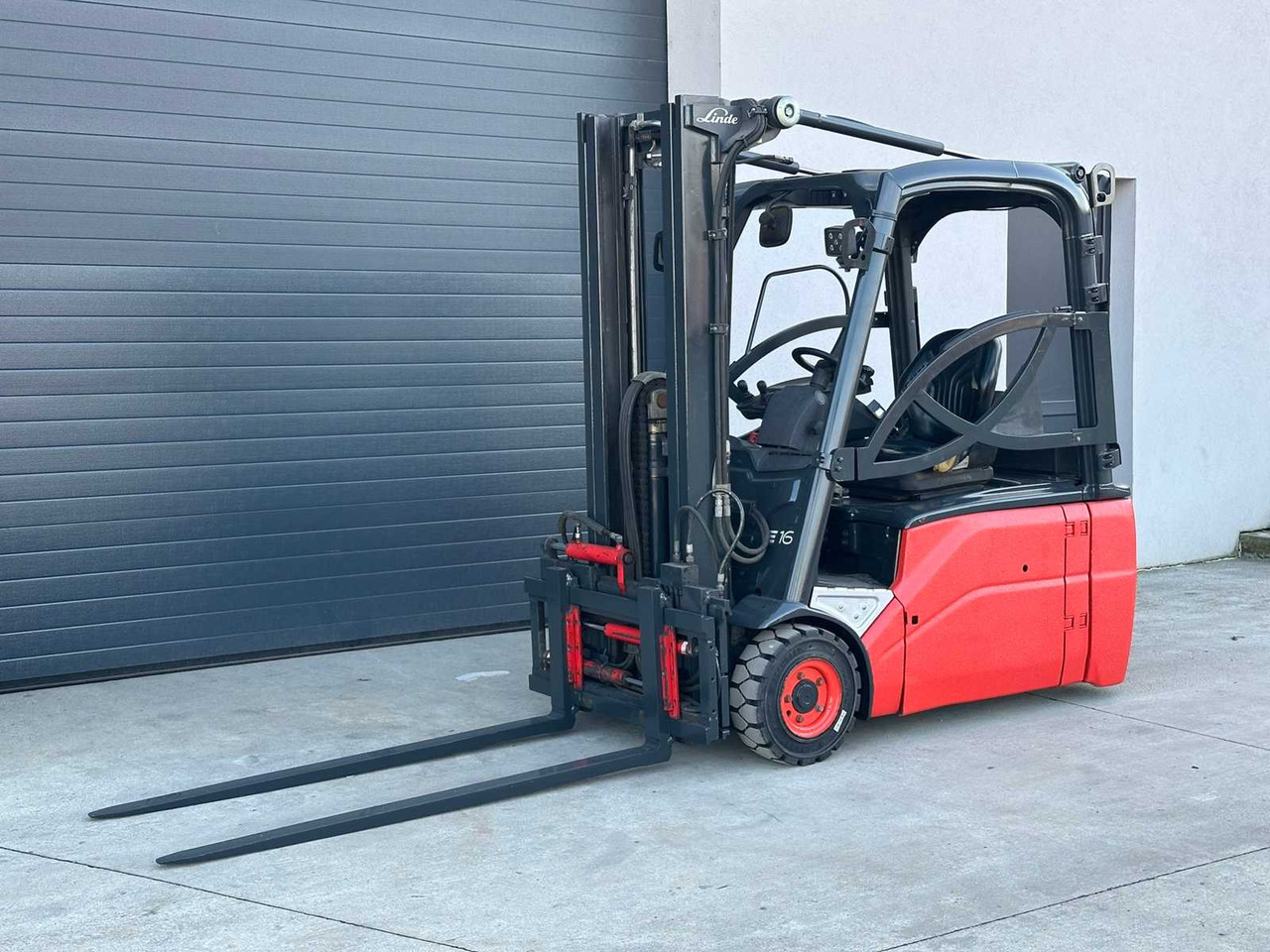 LINDE - E16L-01 - ELECTRIC FORKLIFT TRUCKS - 2012 - رافعة شوكية: صورة 1 LINDE - E16L-01 - ELECTRIC FORKLIFT TRUCKS - 2012 - رافعة شوكية: صورة 1