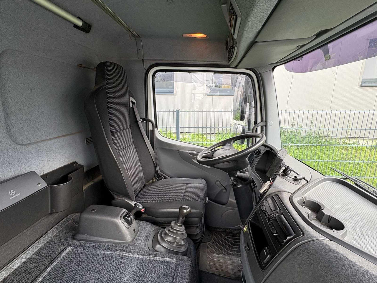 MERCEDES BENZ ATEGO 818 BOX TRUCK WITH TAIL LIFT - شاحنة: صورة 5 MERCEDES BENZ ATEGO 818 BOX TRUCK WITH TAIL LIFT - شاحنة: صورة 5