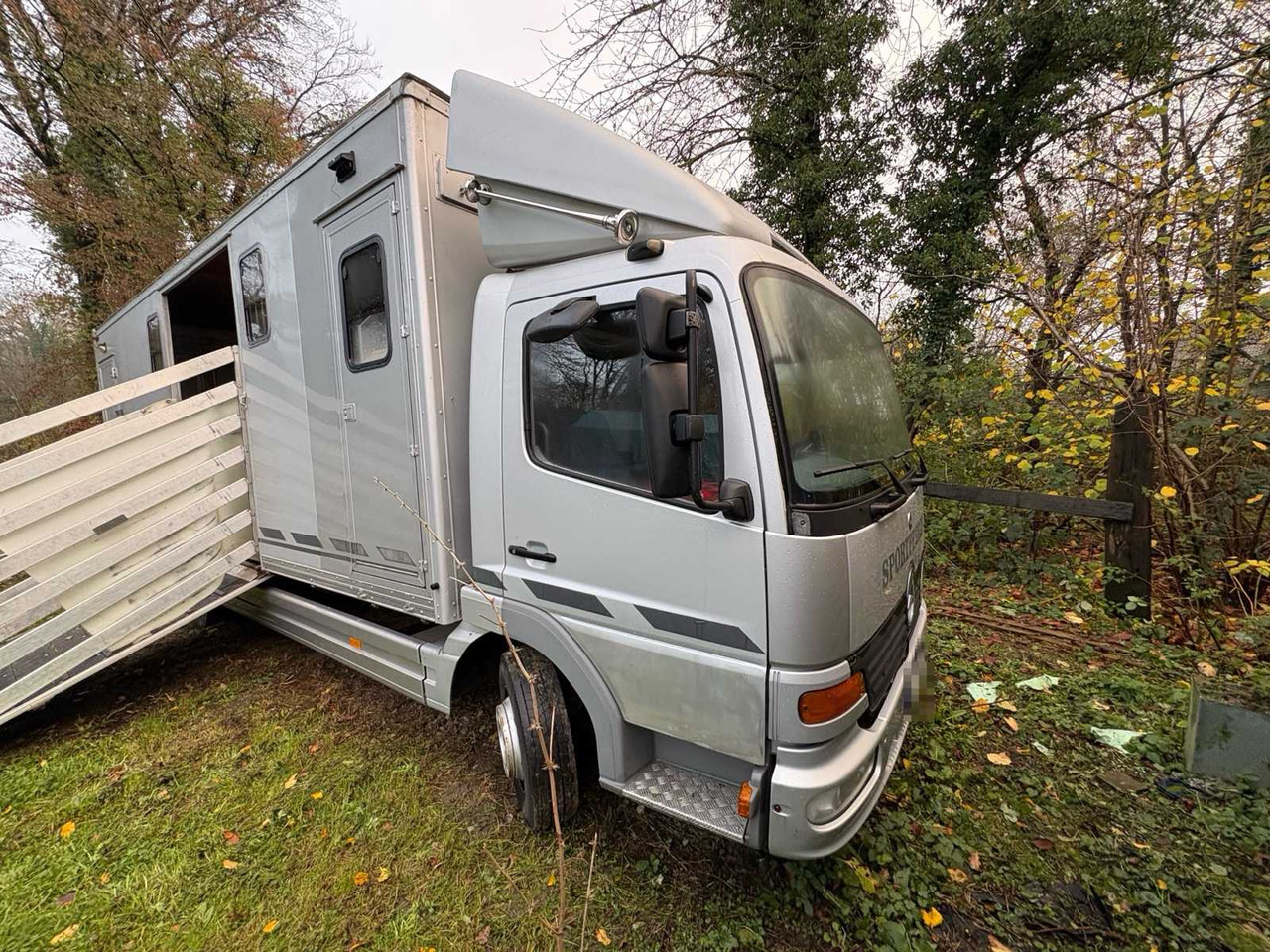 MERCEDES-BENZ ATEGO – HORSE TRANSPORTER WITH LIVING COMPARTMENT - مقطورة: صورة 4 MERCEDES-BENZ ATEGO – HORSE TRANSPORTER WITH LIVING COMPARTMENT - مقطورة: صورة 4