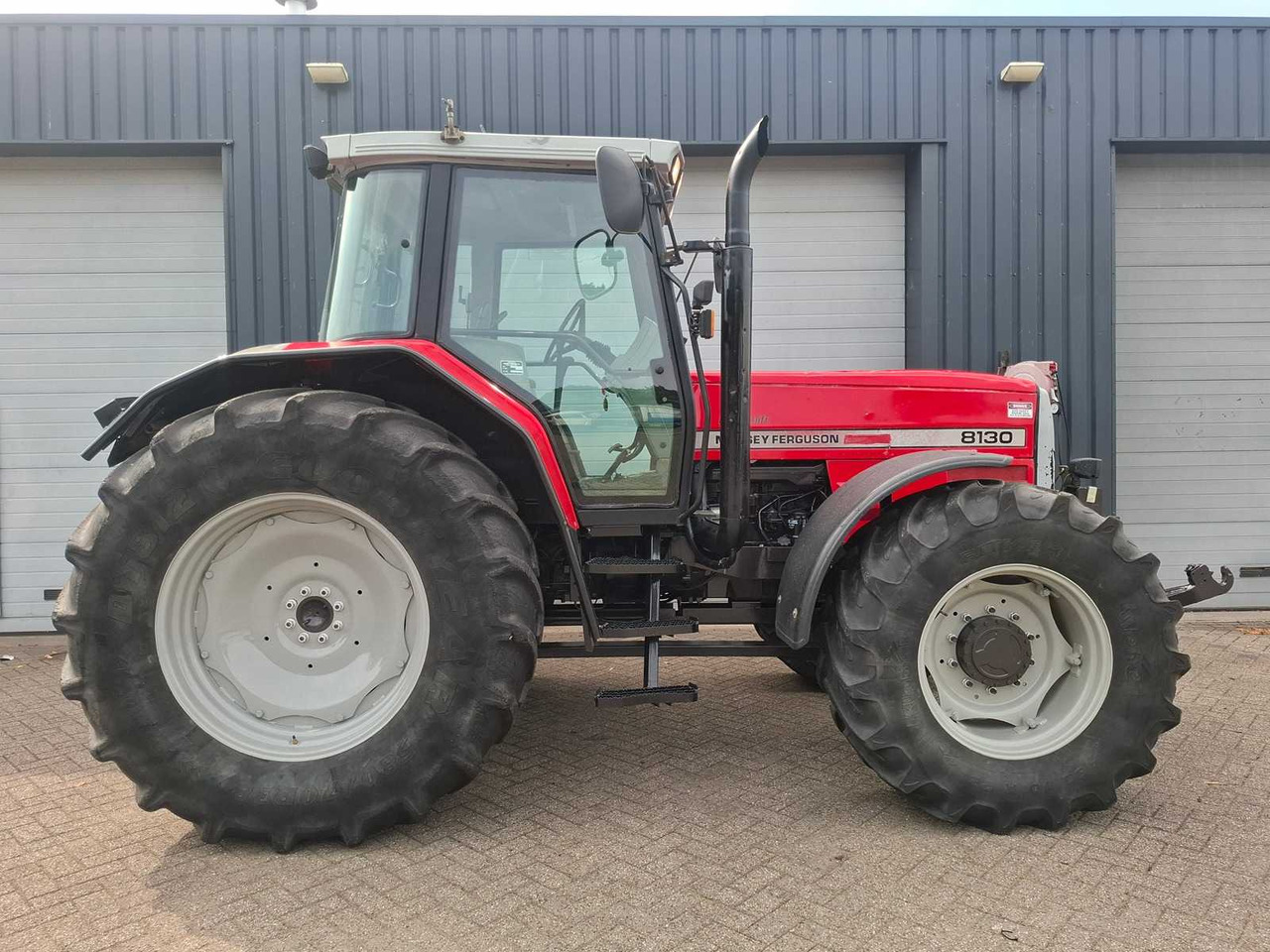Massey Ferguson 8130 Dynashift - جرار: صورة 4 Massey Ferguson 8130 Dynashift - جرار: صورة 4