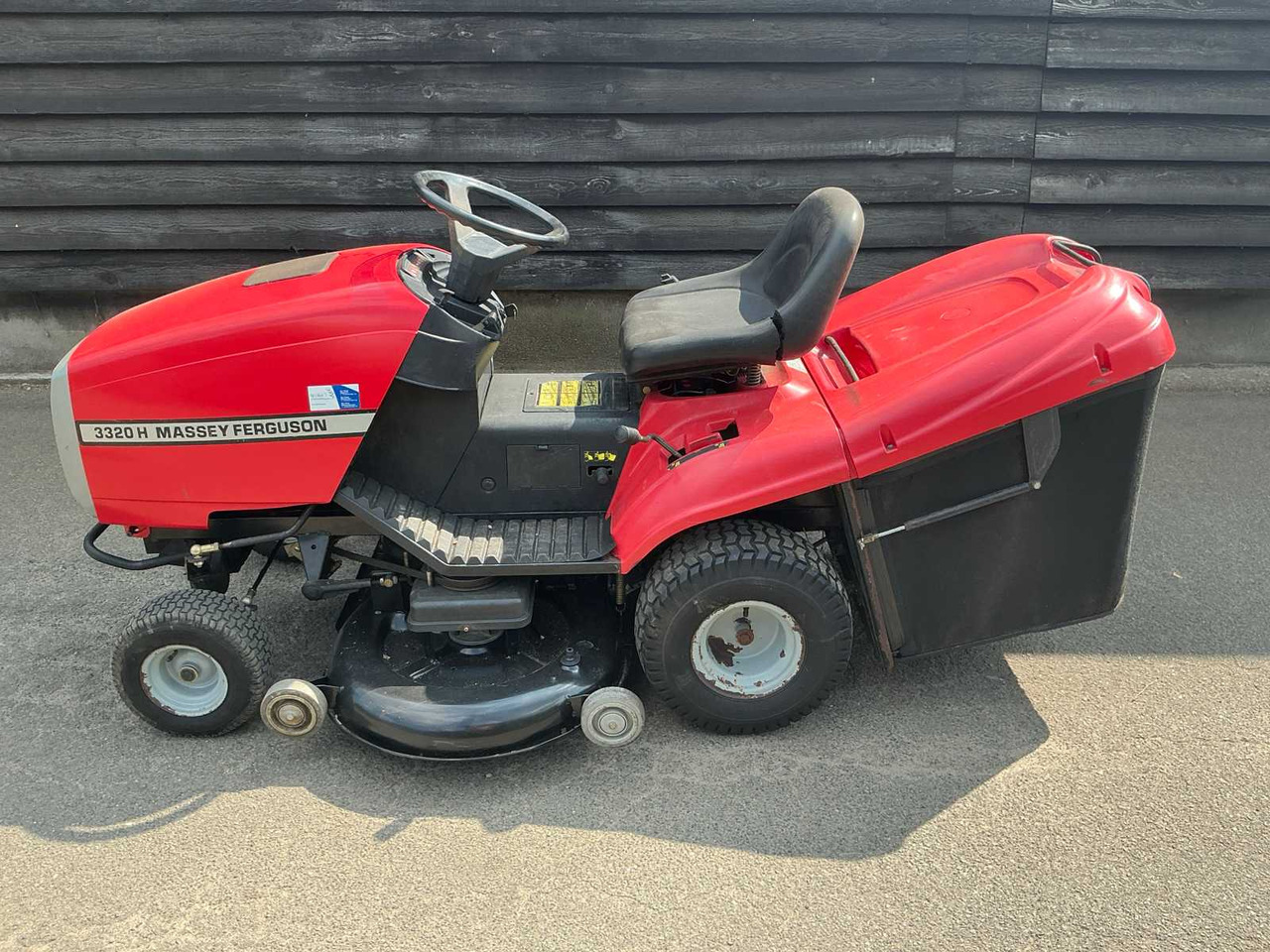Massey Ferguson MF 122 Hydro - جزازة عشب الحدائق: صورة 2 Massey Ferguson MF 122 Hydro - جزازة عشب الحدائق: صورة 2