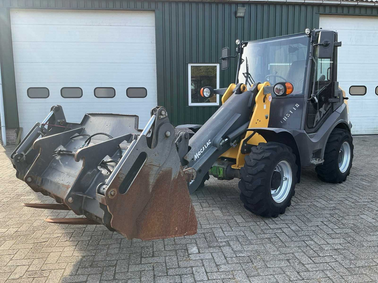 Mecalac AX850 - اللودر بعجل: صورة 1 Mecalac AX850 - اللودر بعجل: صورة 1