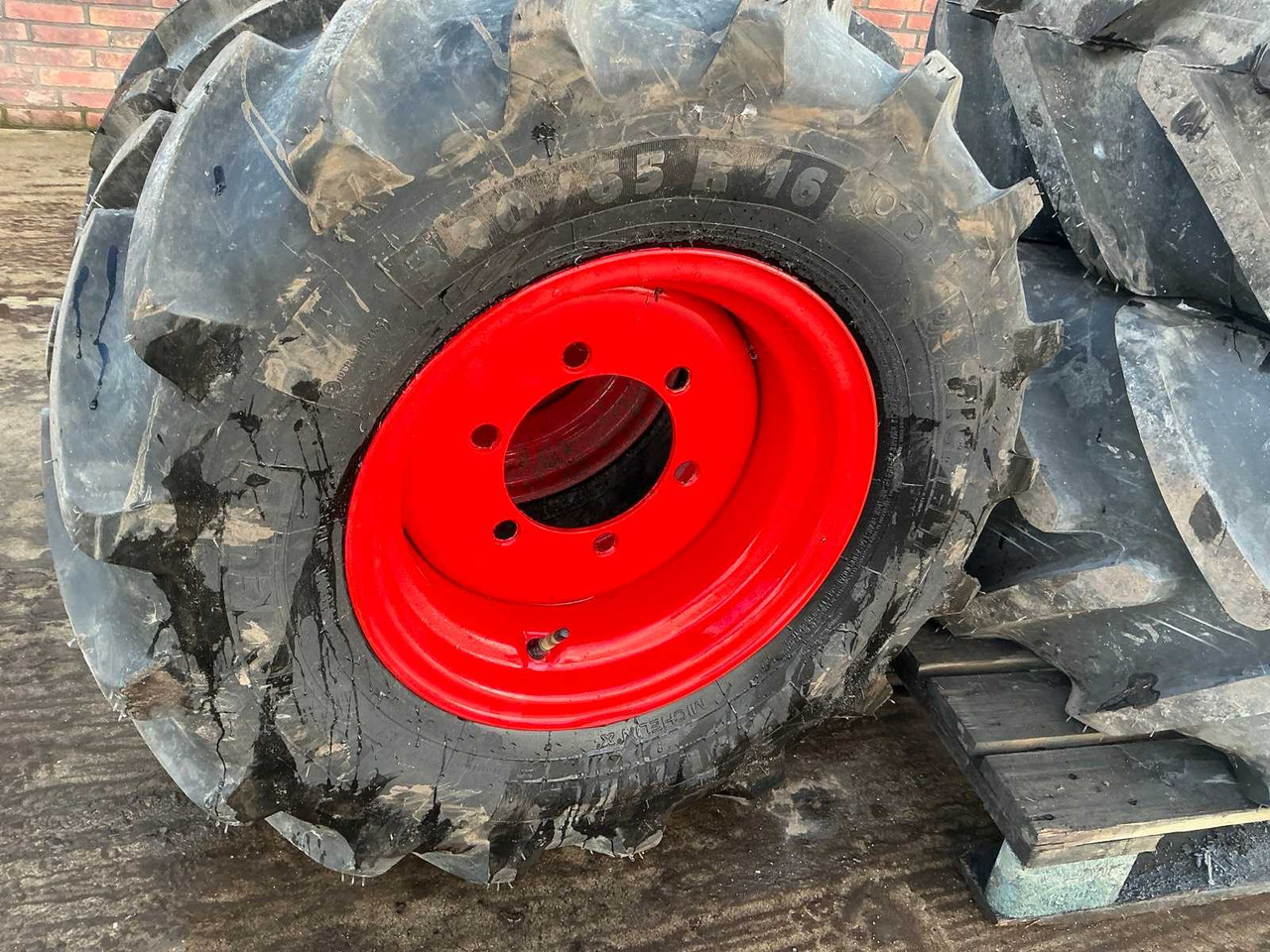 Michelin Multibib - الإطارات والجنوط - جرار: صورة 2 Michelin Multibib - الإطارات والجنوط - جرار: صورة 2