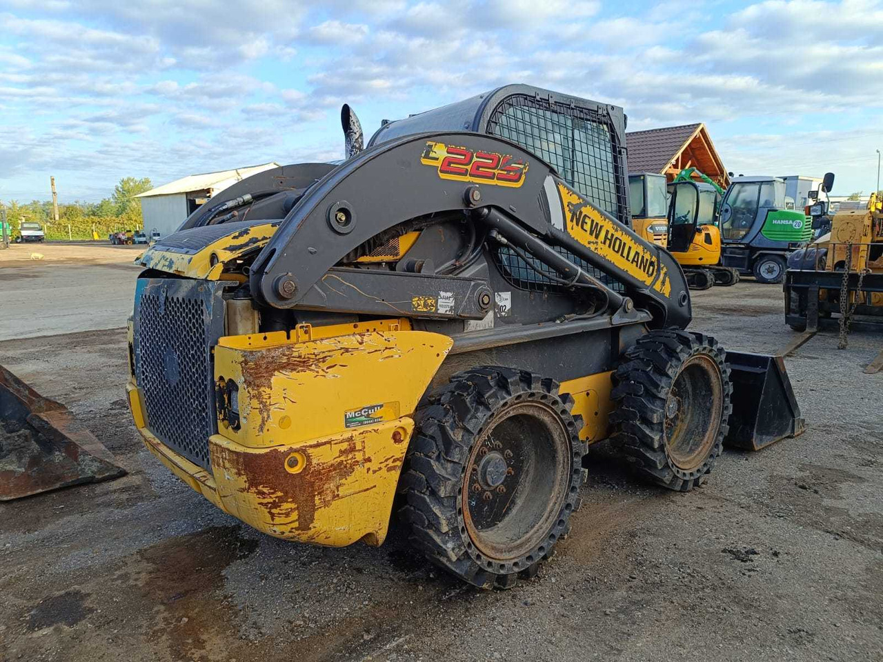 NEW HOLLAND - L225 - COMPACT LOADER - 2012 - اللودر المجنزر صغير: صورة 3 NEW HOLLAND - L225 - COMPACT LOADER - 2012 - اللودر المجنزر صغير: صورة 3
