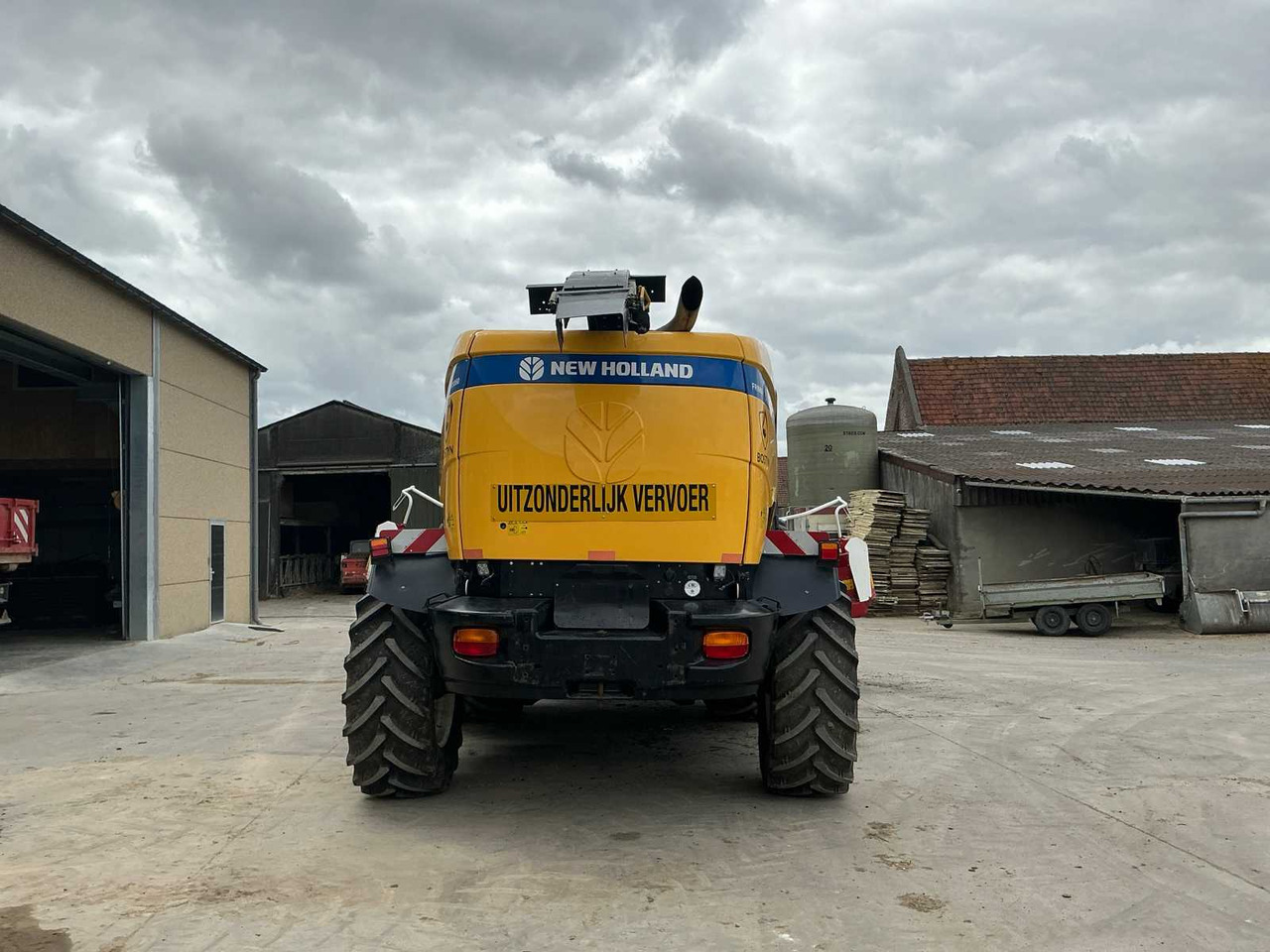 New Holland FR9060 - حصادة الأعلاف: صورة 4 New Holland FR9060 - حصادة الأعلاف: صورة 4
