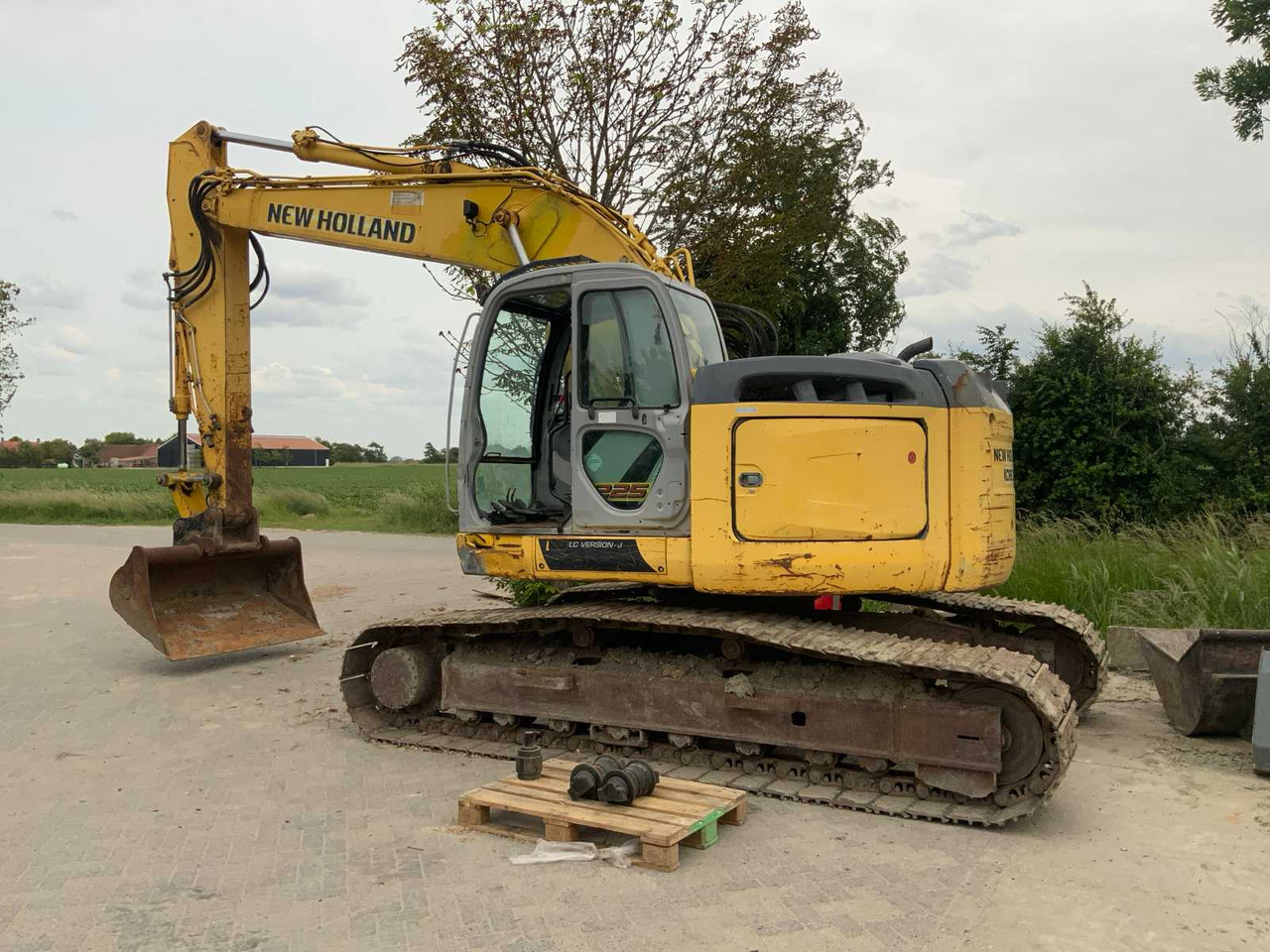 New Holland / Kobelco E225BSR - حفار زاحف: صورة 2 New Holland / Kobelco E225BSR - حفار زاحف: صورة 2