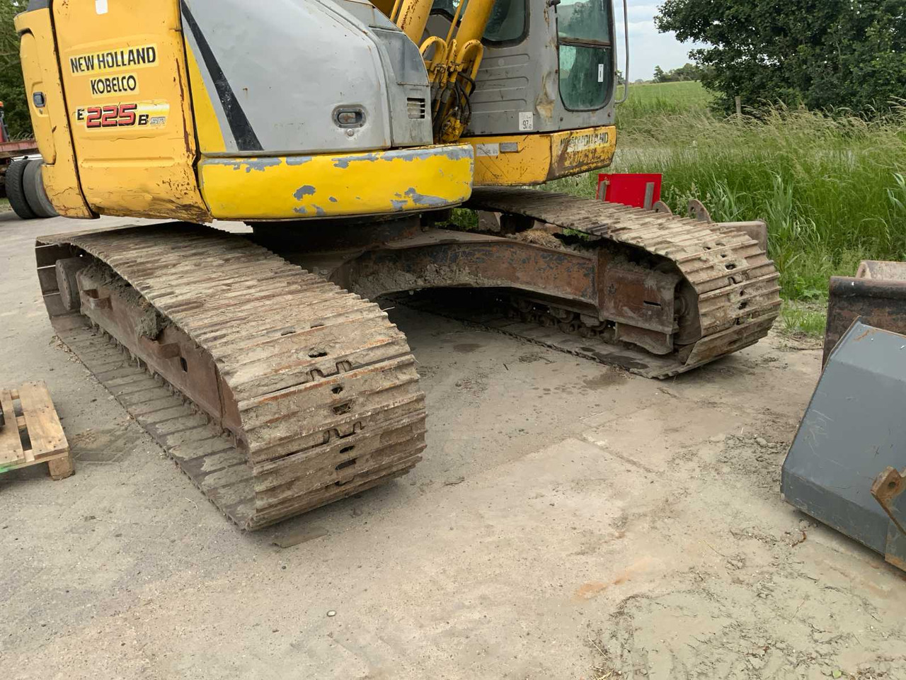 New Holland / Kobelco E225BSR - حفار زاحف: صورة 3 New Holland / Kobelco E225BSR - حفار زاحف: صورة 3