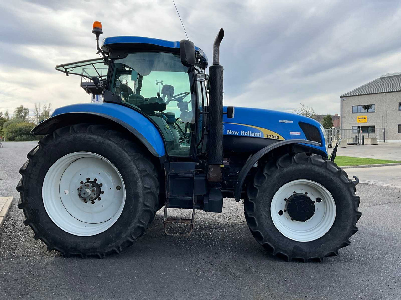 New Holland T7030 - جرار: صورة 4 New Holland T7030 - جرار: صورة 4