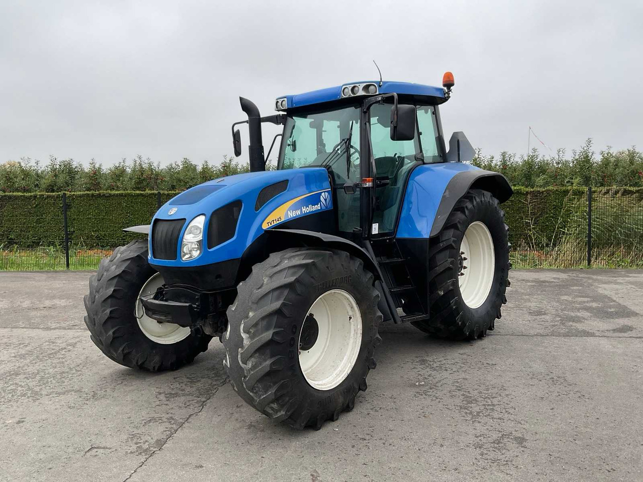 New Holland TVT145 - جرار: صورة 2 New Holland TVT145 - جرار: صورة 2