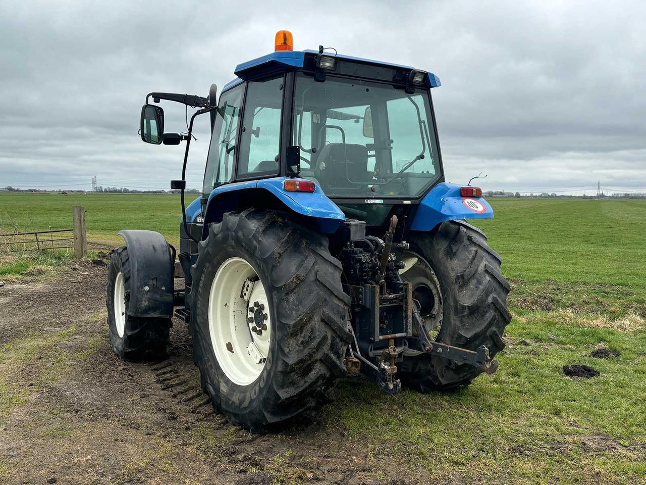 New Holland ts90 - جرار: صورة 4 New Holland ts90 - جرار: صورة 4