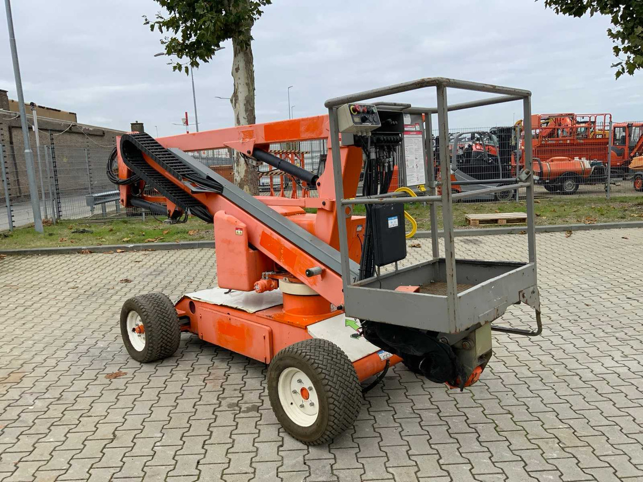 Niftylift Nifty HR12NE - منصة جومحمولةية: صورة 4 Niftylift Nifty HR12NE - منصة جومحمولةية: صورة 4
