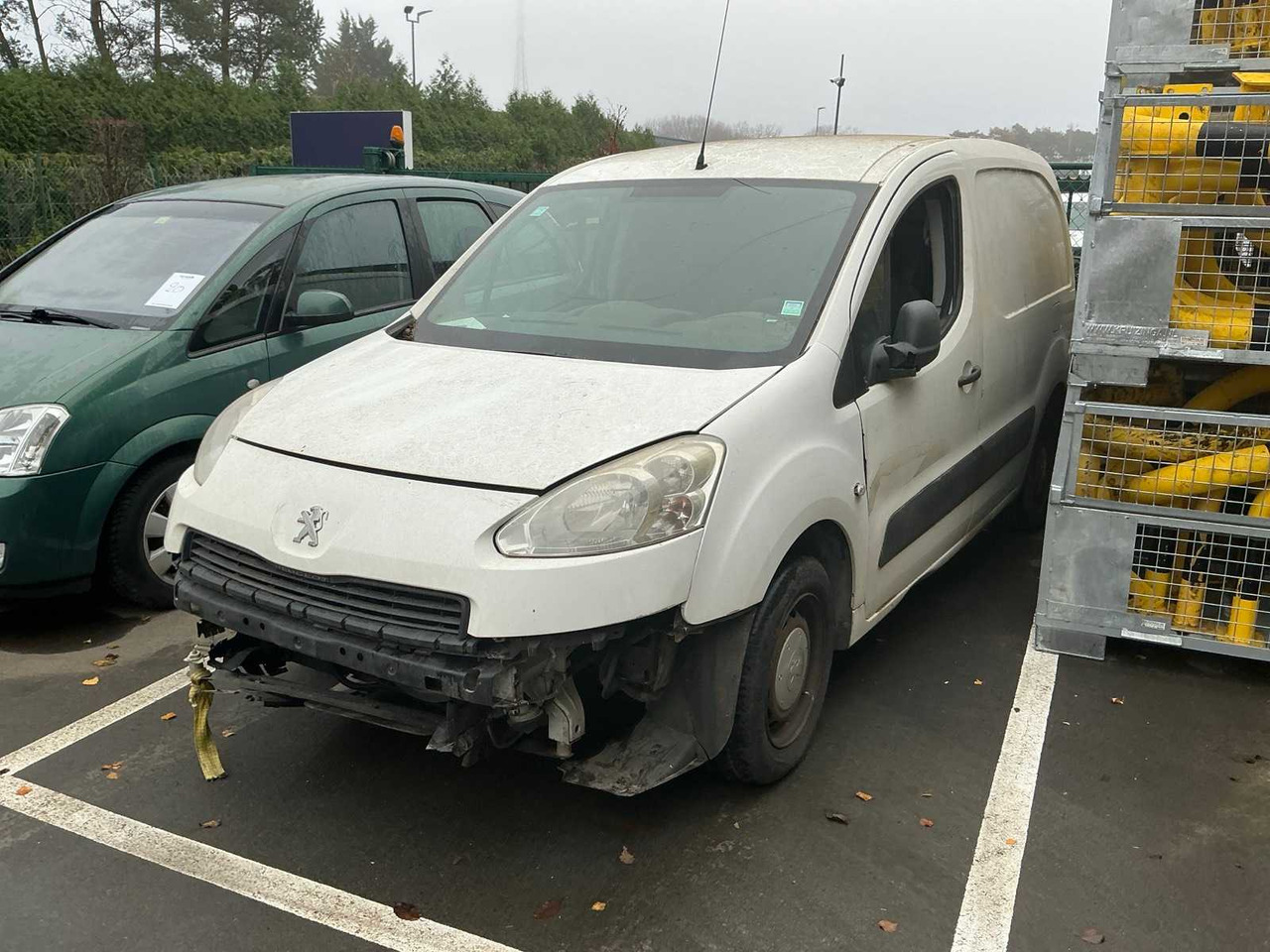 PEUGEOT PARTNER COMMERCIAL VEHICLE - شاحنة توصيل مغلقة: صورة 1 PEUGEOT PARTNER COMMERCIAL VEHICLE - شاحنة توصيل مغلقة: صورة 1