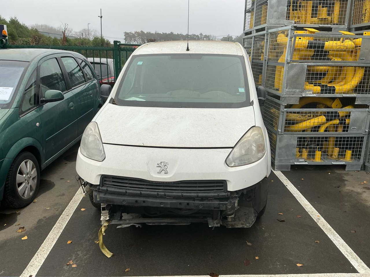 PEUGEOT PARTNER COMMERCIAL VEHICLE - شاحنة توصيل مغلقة: صورة 3 PEUGEOT PARTNER COMMERCIAL VEHICLE - شاحنة توصيل مغلقة: صورة 3