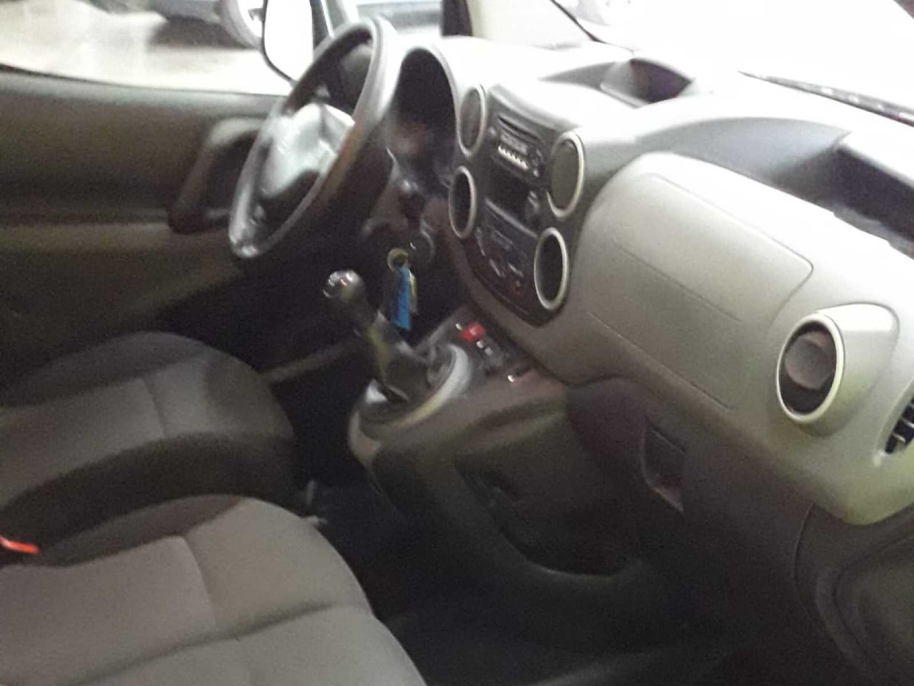 PEUGEOT PARTNER COMMERCIAL VEHICLE - شاحنة توصيل مغلقة: صورة 5 PEUGEOT PARTNER COMMERCIAL VEHICLE - شاحنة توصيل مغلقة: صورة 5