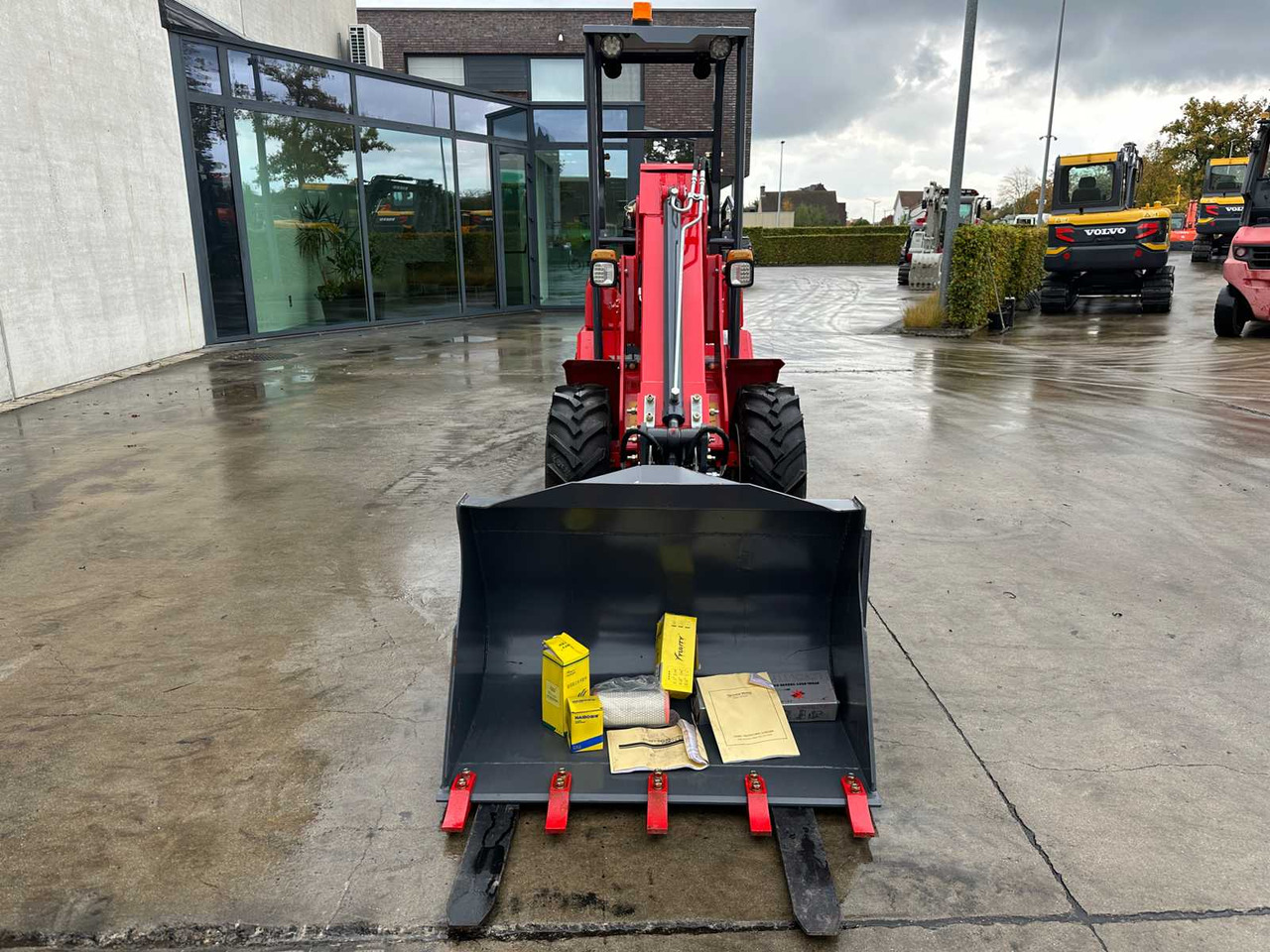 PLUS POWER- 2025 - HQ180T - SKID STEER LOADER - اللودر المجنزر صغير: صورة 3 PLUS POWER- 2025 - HQ180T - SKID STEER LOADER - اللودر المجنزر صغير: صورة 3