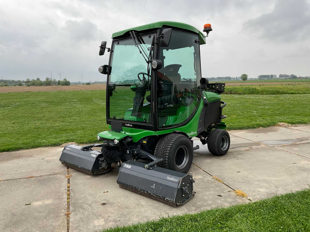 Roberine F302 - التقطيع جزازة/ ماكينات قطع الحشائش: صورة 1 Roberine F302 - التقطيع جزازة/ ماكينات قطع الحشائش: صورة 1