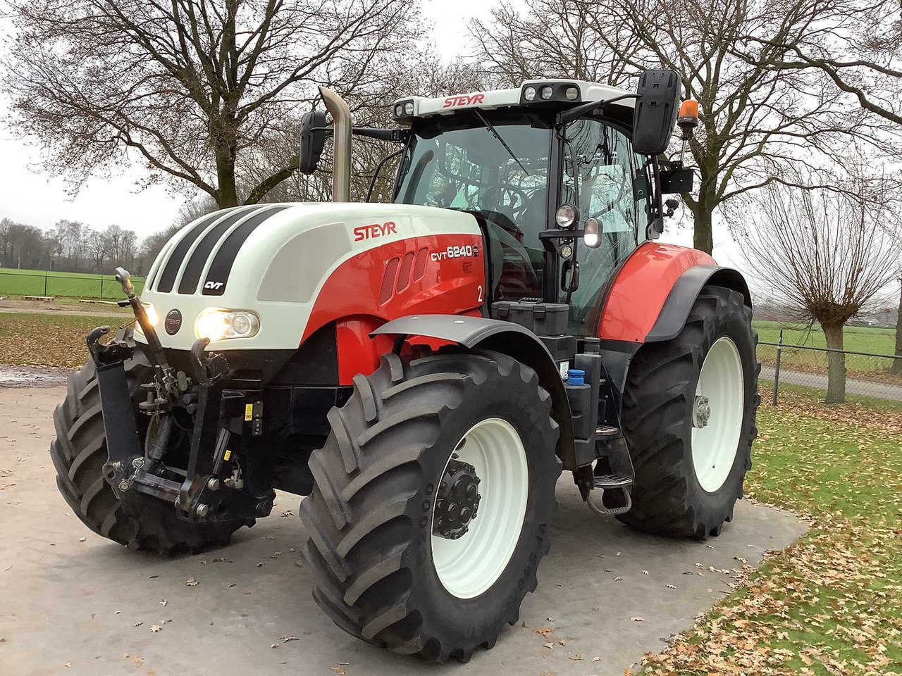 STEYR - 2016 - CVT 6240 - ALL-WHEEL DRIVE FARM TRACTOR - جرار: صورة 1 STEYR - 2016 - CVT 6240 - ALL-WHEEL DRIVE FARM TRACTOR - جرار: صورة 1