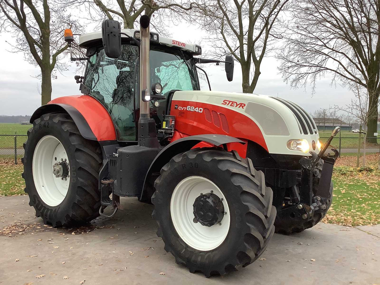 STEYR - 2016 - CVT 6240 - ALL-WHEEL DRIVE FARM TRACTOR - جرار: صورة 3 STEYR - 2016 - CVT 6240 - ALL-WHEEL DRIVE FARM TRACTOR - جرار: صورة 3
