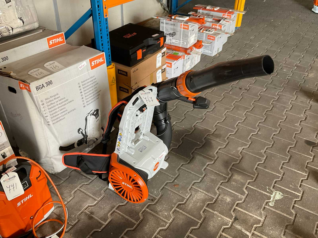 Stihl BGA 300 - معدات البستنة: صورة 2 Stihl BGA 300 - معدات البستنة: صورة 2