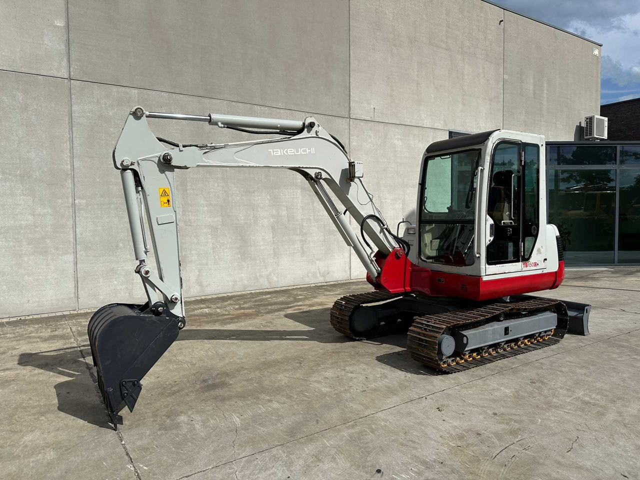 TAKEUCHI - 2010 - TB150C - MIDI EXCAVATOR - حفّار: صورة 1 TAKEUCHI - 2010 - TB150C - MIDI EXCAVATOR - حفّار: صورة 1